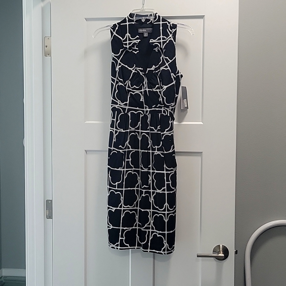 Black tie back sleeveless dress